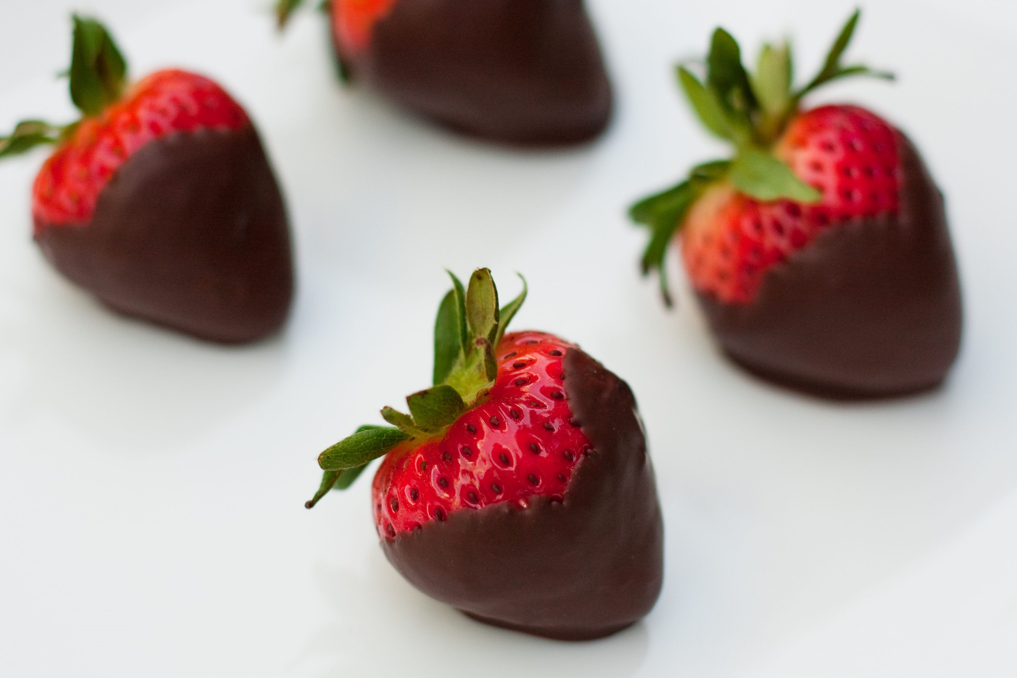 Schokolade überzogene Erdbeeren